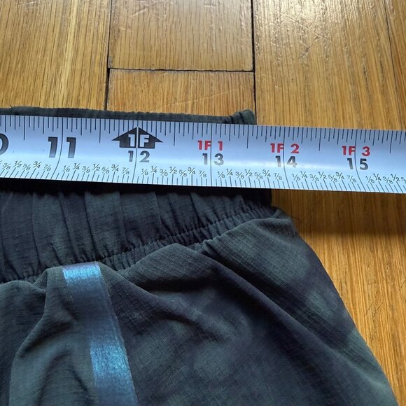 Lululemon Men Size M Black Tidal Dye Surge 6" Bold Lines Athletic Running Shorts - Picture 10 of 15